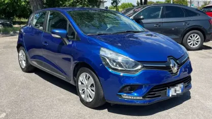 Usata Renault Clio IV Business 90 CV (66 kW) 2019 Blu metallizzato Berlina