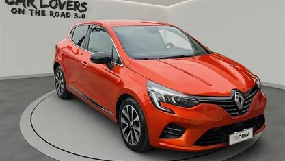 Usata Renault Clio V Intens 101 CV (74 kW) 2023 Arancione Utilitaria