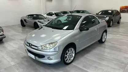Usata Peugeot 206 CC 109 CV (80 kW) 2004 Argento Cabrio