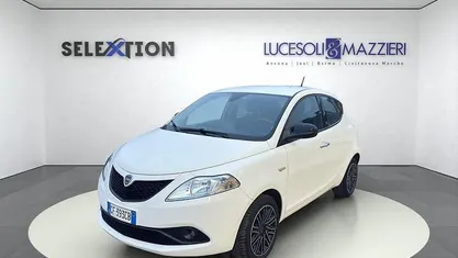Usata Lancia Ypsilon Gold 69 CV (50 kW) 2021 Bianco Utilitaria