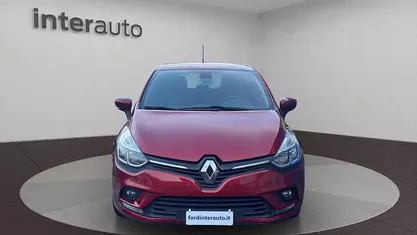 Rosso metallizzato Usata 2016 Renault Clio IV Zen | 7990 € (Buon prezzo)
