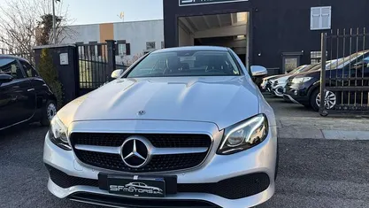 Usata Mercedes E220 Premium Plus 194 CV (142 kW) 2019 Argento Coupé