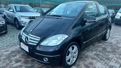 Usata Mercedes A180 Avantgarde 109 CV (80 kW) 2011 Nero Berlina