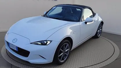 Usata Mazda MX5 Exclusive-Line 132 CV (97 kW) 2025 Artic white Cabrio