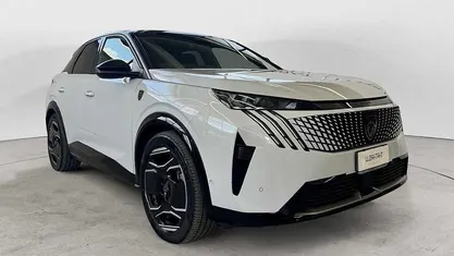 Usata Peugeot e-3008 GT 156 kW (213 CV) 2024 Bianco SUV