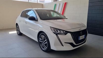 Gebraucht Peugeot 208 Allure 102 PS (75 kW) 2022 Weiß Kleinwagen