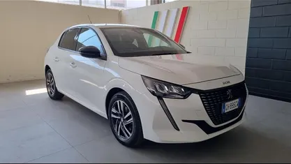 Usata Peugeot 208 Allure 102 CV (75 kW) 2022 Bianco Utilitaria