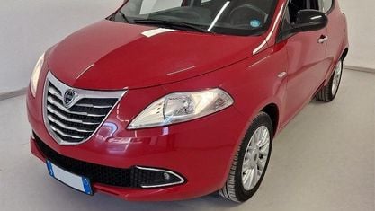 Usata Lancia Ypsilon Gold 69 CV (50 kW) 2013 Rosso Utilitaria