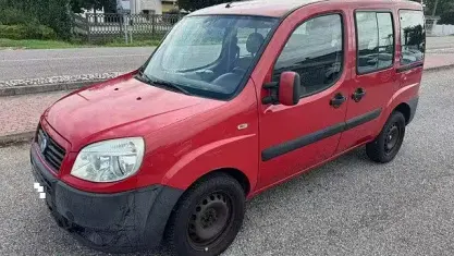 Usata Fiat Doblò Family 77 CV (56 kW) 2007 Rosso Monovolume