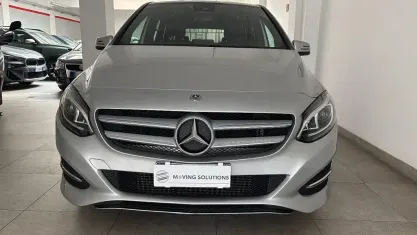 Usata Mercedes B180 Premium 109 CV (80 kW) 2018 Grigio Monovolume
