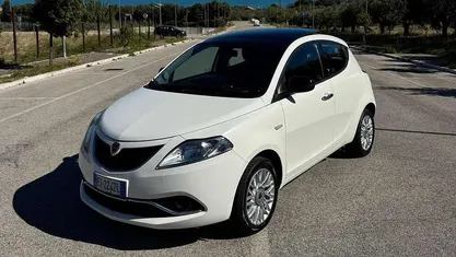 Bianco Usata 2015 Lancia Ypsilon S Due volumi | 8490 € (Buon prezzo)
