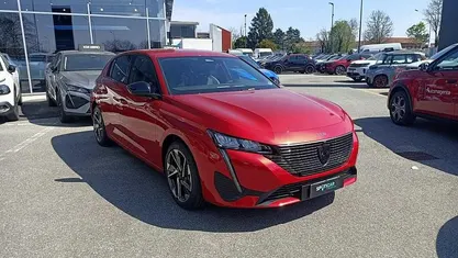Rosso Nuova 2025 Peugeot 308 Allure Tre volumi | 26.500 € (Ottimo prezzo)