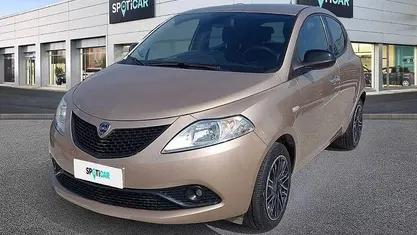 Usata Lancia Ypsilon Gold 69 CV (50 kW) 2021 Oro Utilitaria
