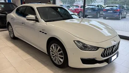 Usata Maserati Ghibli GT 330 CV (242 kW) 2022 Bianco pastello Berlina