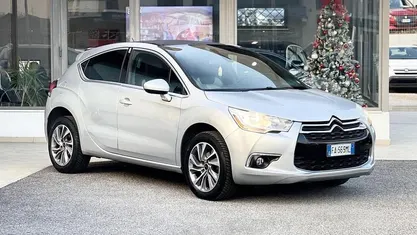 Grigio Usata 2015 DS Automobiles DS4 Tre volumi | 7900 € (Buon prezzo)