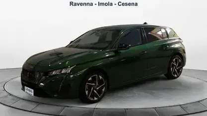 Usado Peugeot 308 Allure 131 HP (96 kW) 2022 Verde Sedan