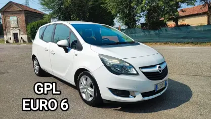 Usata Opel Meriva 120 CV (88 kW) 2015 Bianco Monovolume