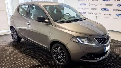 Usata Lancia Ypsilon Gold 70 CV (51 kW) 2023 Utilitaria
