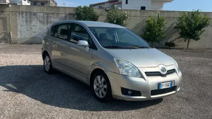 Usata Toyota Corolla Verso Sol 136 CV (100 kW) 2008 Argento Monovolume