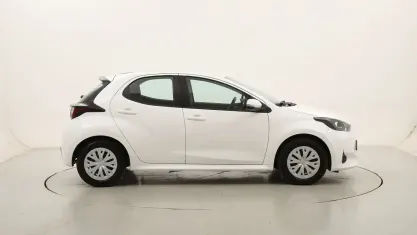 Usata Toyota Yaris Hybrid Business Edition 116 CV (85 kW) 2022 Biancobianco Utilitaria