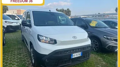 Bianco Nuova 2025 Toyota Proace City City Monovolume | 21.990 € (Buon prezzo)