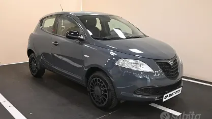 Usata Lancia Ypsilon 84 CV (61 kW) 2015 Grigio Utilitaria