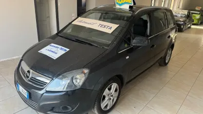 Usata Opel Zafira 110 CV (80 kW) 2012 Nero Monovolume