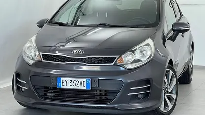 Usata Kia Rio Active 75 CV (55 kW) 2015 Grigio Berlina