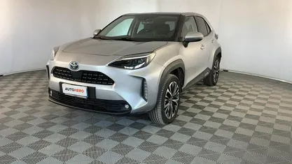 Usata Toyota Yaris Hybrid Lounge 116 CV (85 kW) 2022 Argento