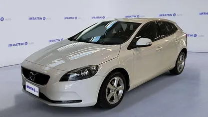 Usata Volvo V40 Kinetic 120 CV (88 kW) 2018 Bianco Berlina
