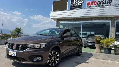 Usata Fiat Tipo Lounge 120 CV (88 kW) 2016 Marrone Berlina