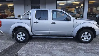 Usata Nissan Navara SE 174 CV (127 kW) 2005 Pick-up