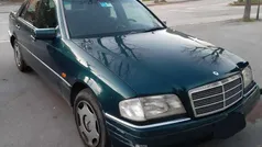 Verde Usata 1995 Mercedes C180 Elegance Tre volumi | 900 €