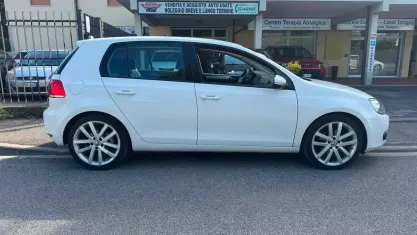 Usata VW Golf VI Comfortline 140 CV (102 kW) 2011 Bianco Utilitaria