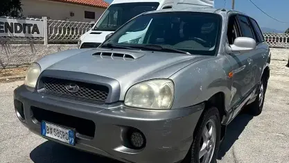 Usata Hyundai Santa Fe GLS 112 CV (82 kW) 2002 Grigio SUV