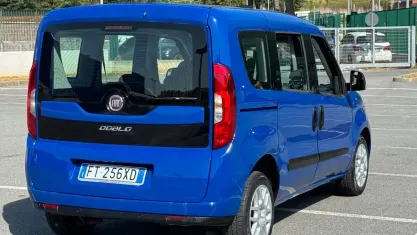 Usata Fiat Doblò Lounge 120 CV (88 kW) 2018 Blu Monovolume