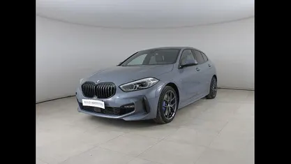 Grigio Usata 2022 BMW 118 Sport Line Due volumi | 28.500 € (Buon prezzo)