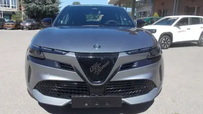 Nuevo Alfa Romeo Junior Sprint 145 CV (106 kW) 2026 Gris SUV