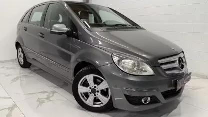 Usata Mercedes B180 109 CV (80 kW) 2009 Grigio Monovolume
