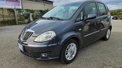 Usata Lancia Musa S 95 CV (69 kW) 2010 Grigio Monovolume