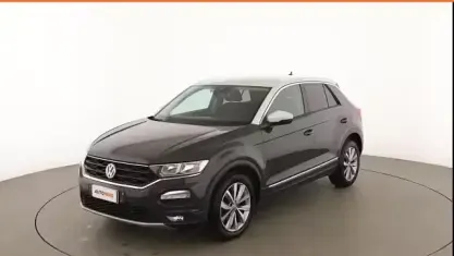 Usata VW T-Roc Style 116 CV (85 kW) 2018 Grigio SUV