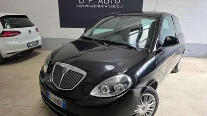 Begagnad Lancia Ypsilon 69 HK (50 kW) 2011 Svart Halvkombi