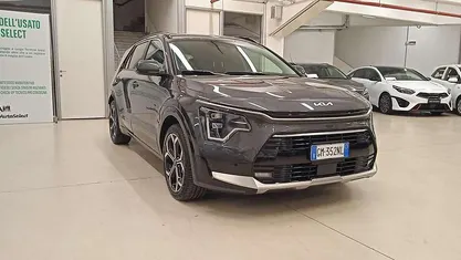 Grigio scuro Usata 2023 Kia Niro SUV | 24.900 € (Buon prezzo)