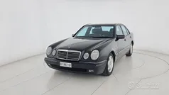 Usata 1998 Mercedes E200 Avantgarde Tre volumi | 9800 € (Buon prezzo)