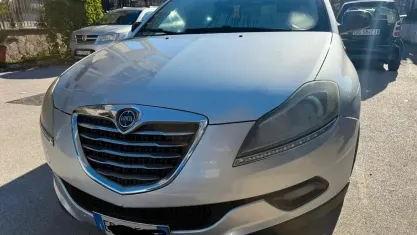 Usata Lancia Delta 120 CV (88 kW) 2013 Grigio Utilitaria