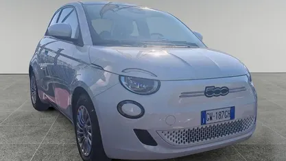 Bianco Usata 2024 Fiat 500e Action Tre volumi | 18.750 € (Buon prezzo)
