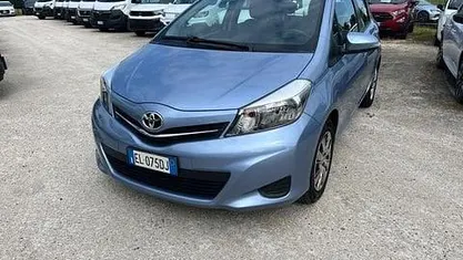 Usata Toyota Yaris Active 69 CV (50 kW) 2012 Azzurro Utilitaria