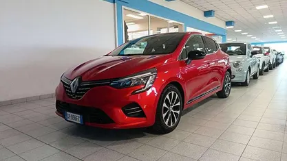 Usata Renault Clio V Techno 101 CV (74 kW) 2023 Rosso Utilitaria
