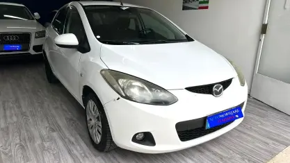 Usata Mazda 2 86 CV (63 kW) 2010 Bianco Utilitaria