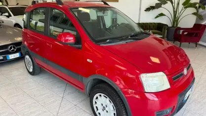 Usata Fiat Panda 4x4 Climbing 69 CV (50 kW) 2012 Rosso Utilitaria